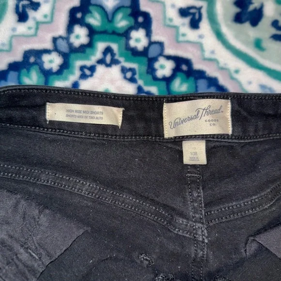Universal Thread - Women’s Black High-Rise Midi Denim Shorts - Picture 4 of 4